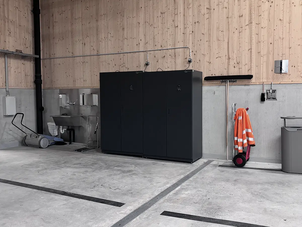 Drying cabinet in machine hall